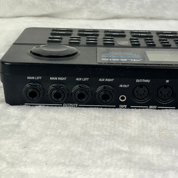 Alesis SR-16 16 Bit Stereo Drum Machine Vintage 1995 MIDI I/O Footswitch Jacks - Picture 4 of 5